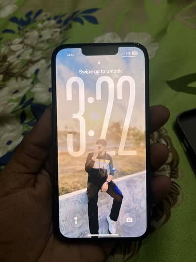 Apple iPhone 13