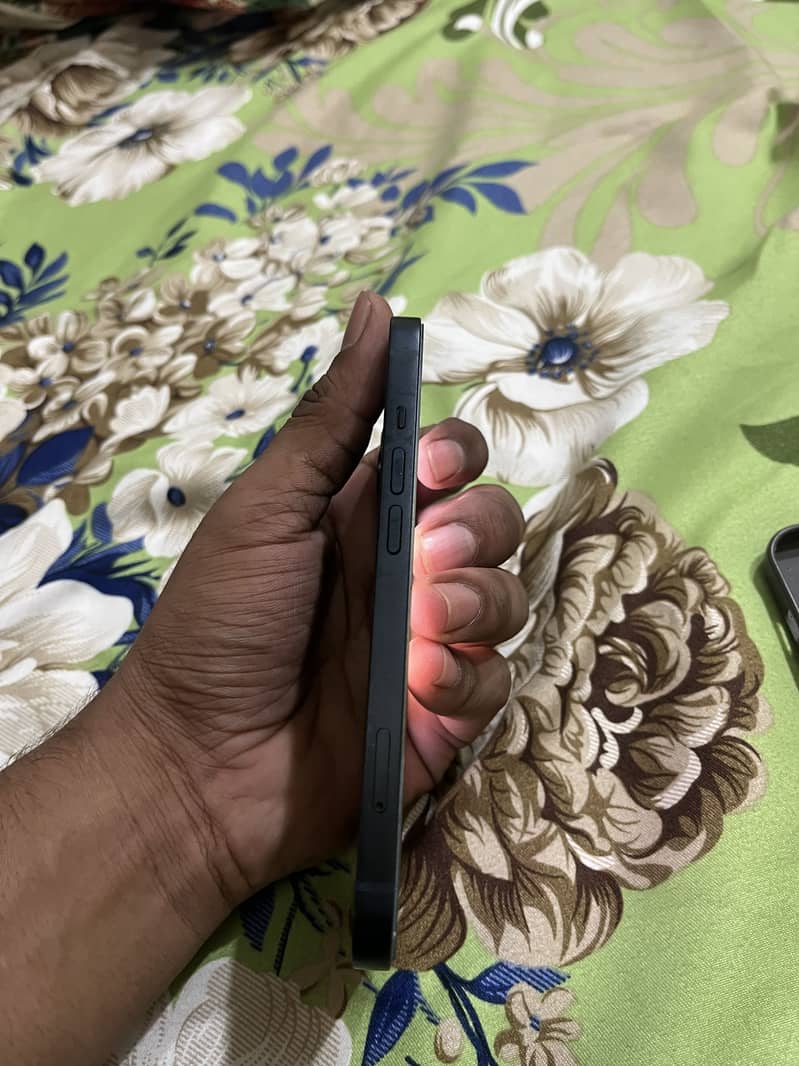 Apple iPhone 13 3