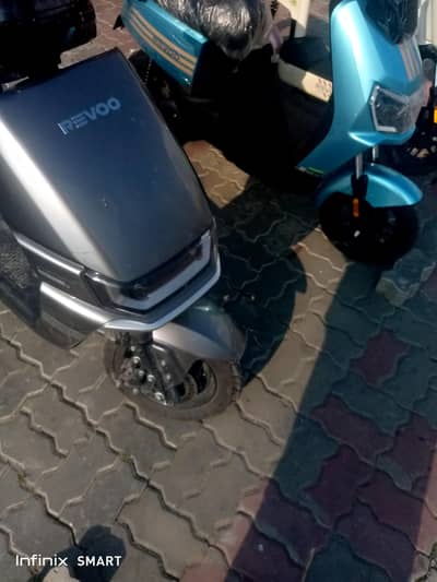 revoo electric Scooty like new
