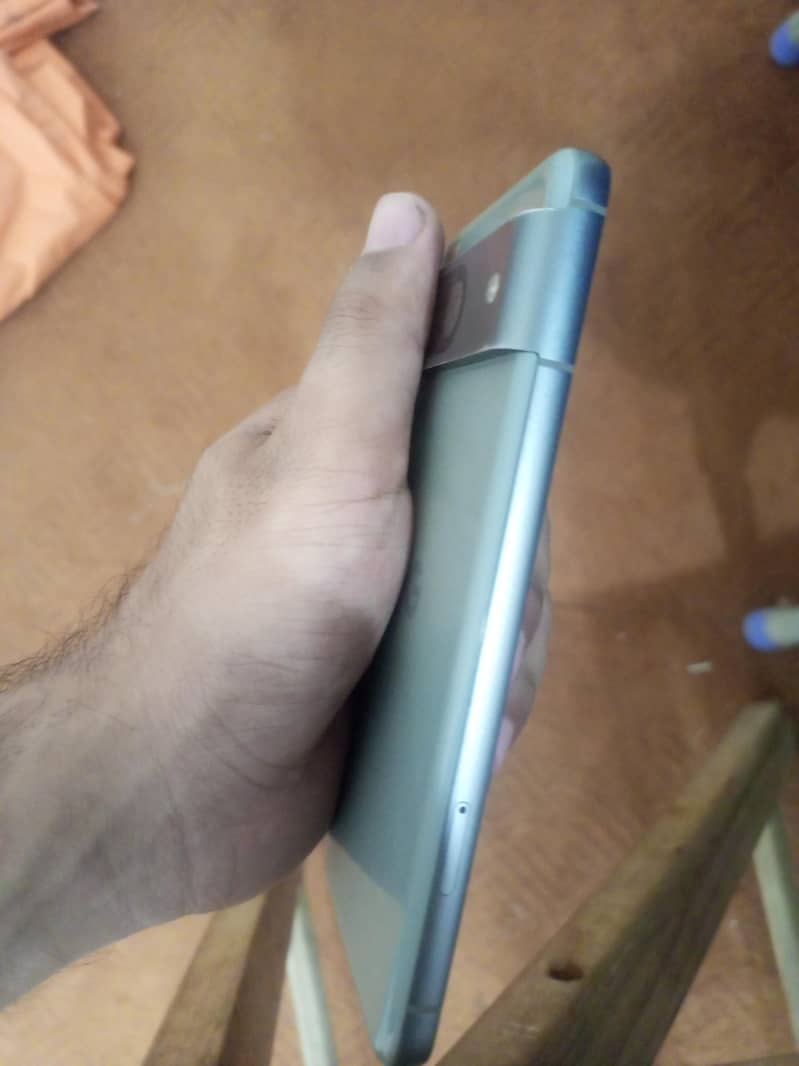 Google Pixel 8 4