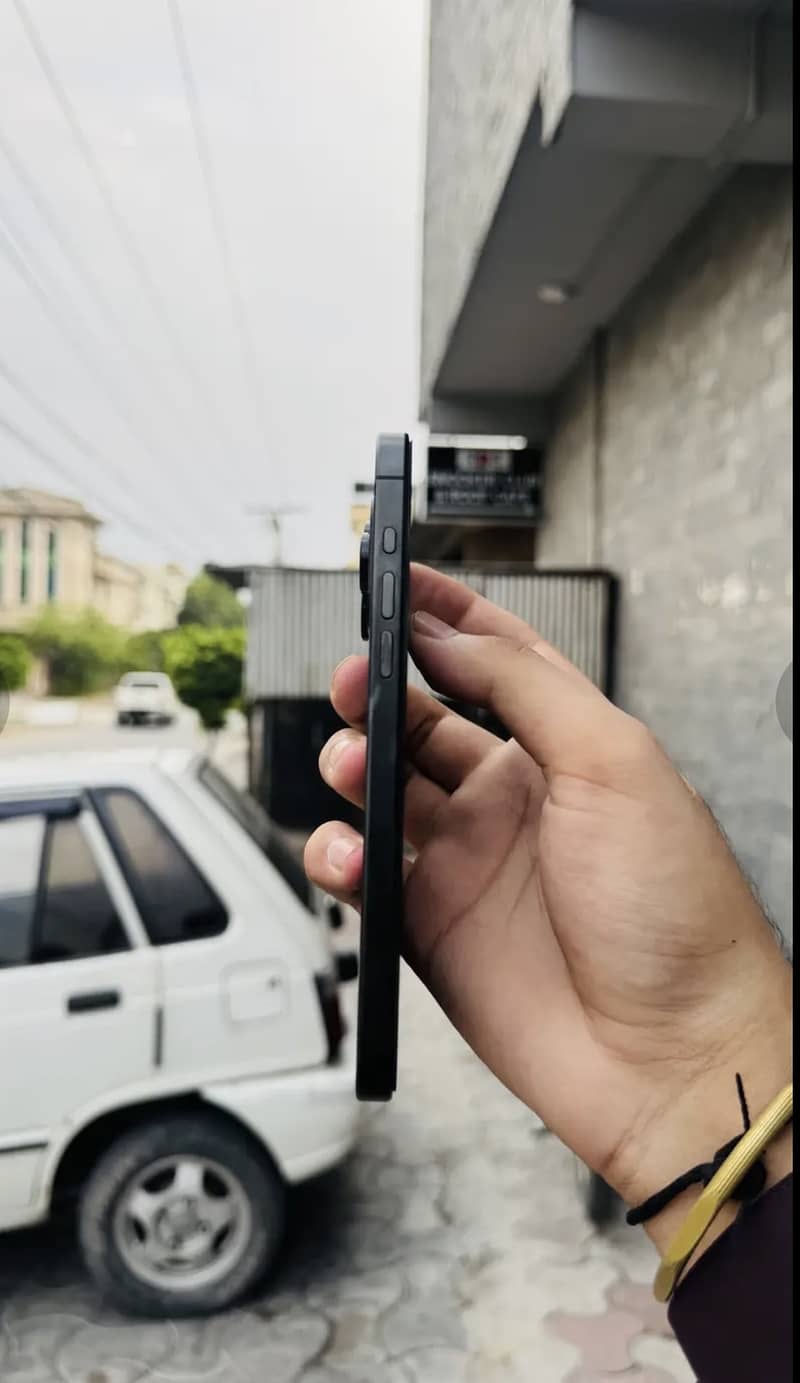 Apple iPhone 15 Pro Max 2