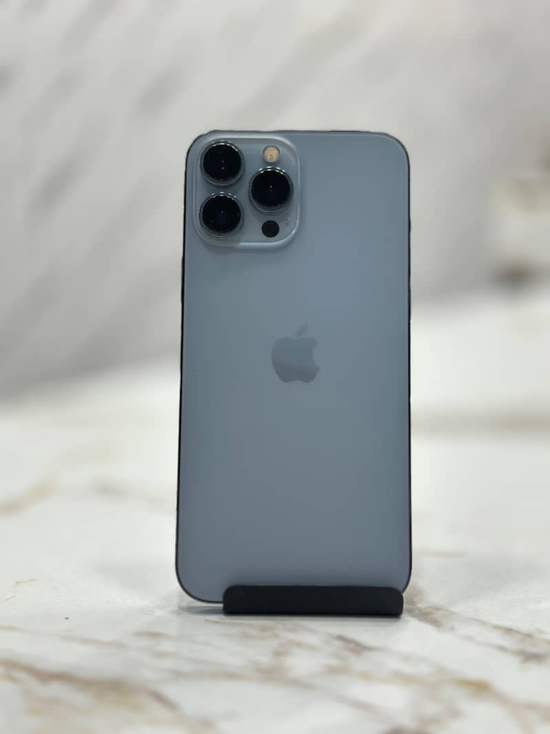 Apple iPhone 13 0