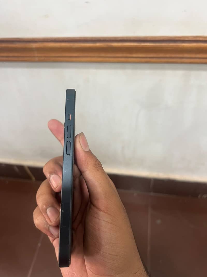 Apple iPhone 14 3