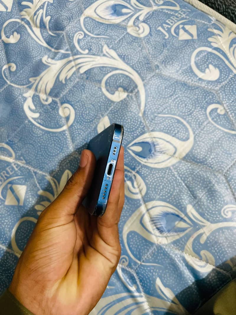 Apple iPhone 12 1