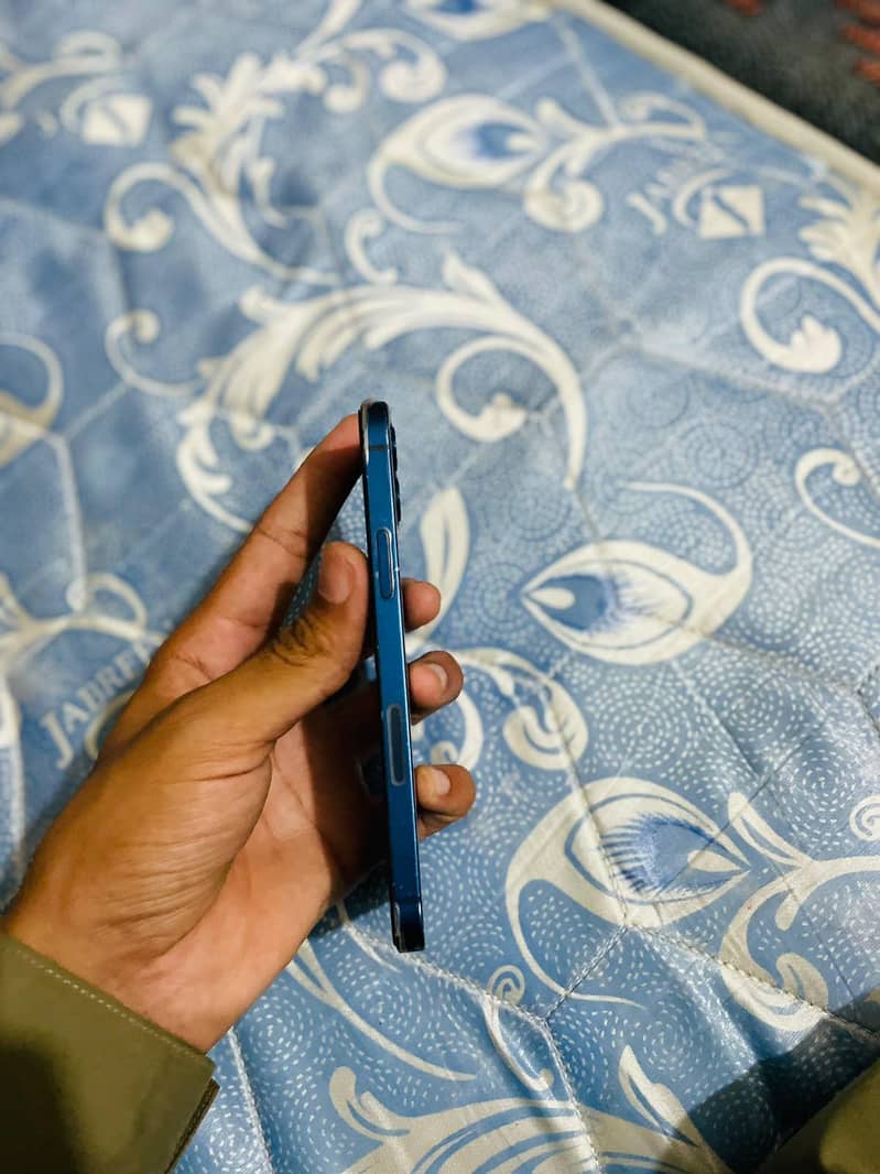 Apple iPhone 12 5