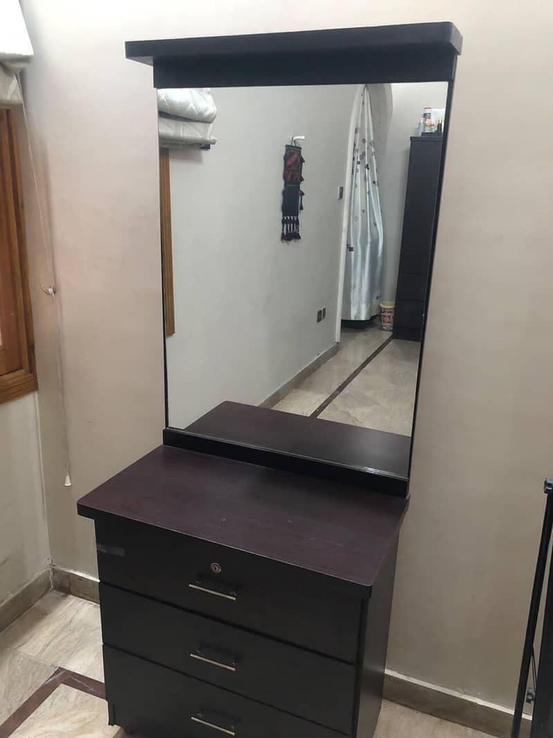 Dressing Table 0