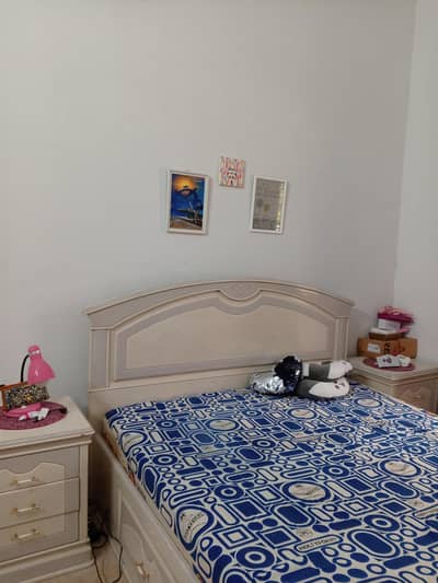 6 pcz bed set (off white color)