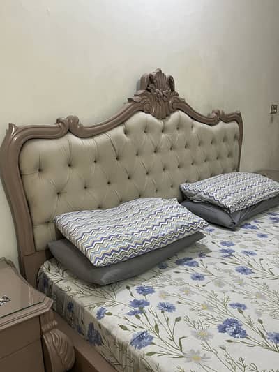 Complete bed set in good condition.