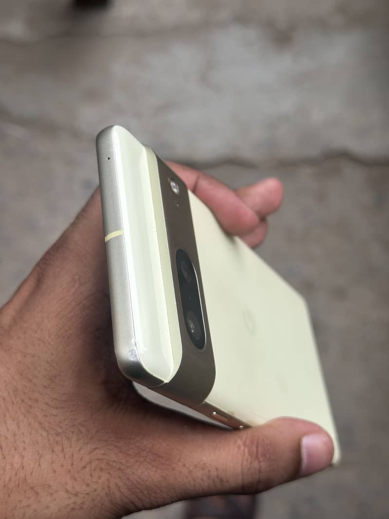 Google Pixel 7 4