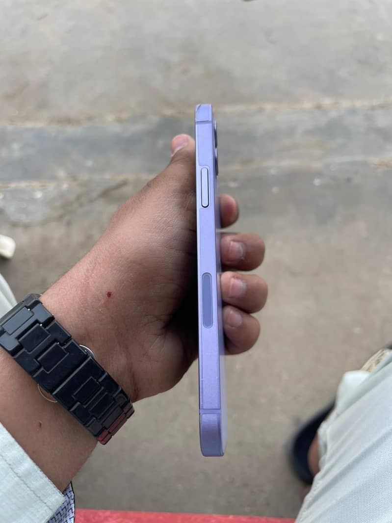 Apple iPhone 12 4