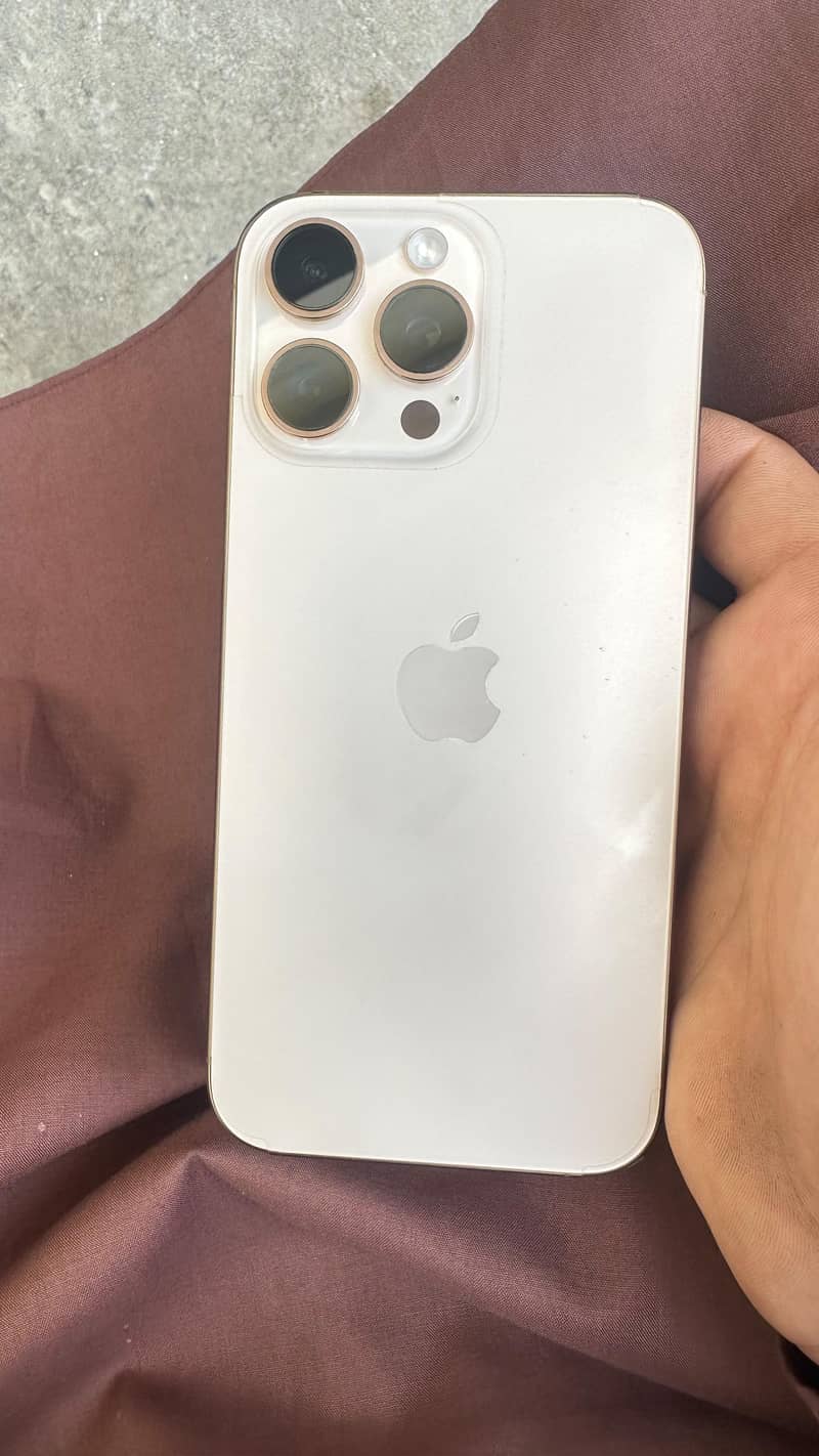 Apple iPhone 16 Pro Max 3