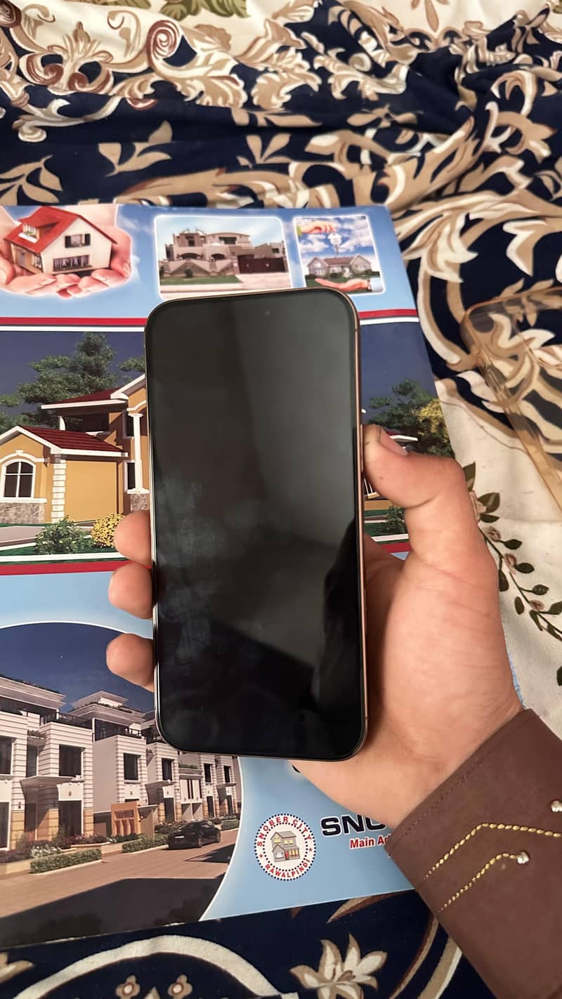 Apple iPhone 16 Pro Max 7