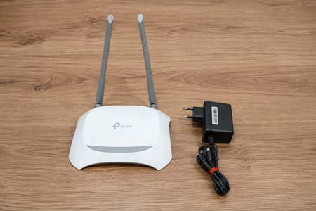 TP Link 300Mbps wifi router with orignal adapter like new Condition