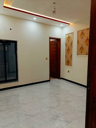 5MARLA UPPER PORTION LIKE A BRAND NEW AVAILABLE FOR RENT IN EDEN BOULEVARD SOCIETY
