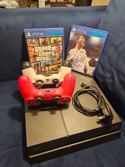 PS4 Fat 500GB Bundle – 2 Original Controllers + Charging Dock For Sale