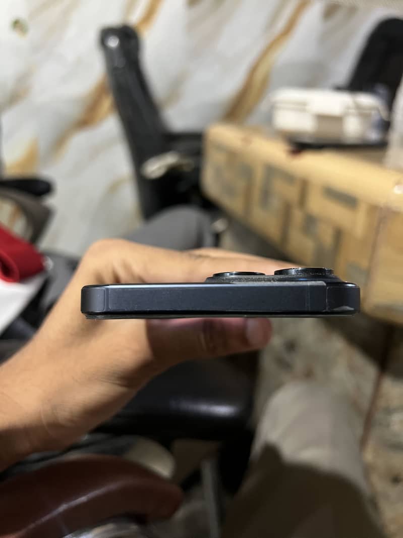 Apple iPhone 15 Pro Max 4