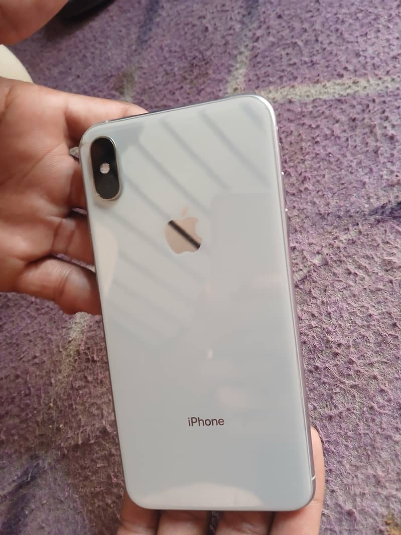 Apple iPhone XS Max 1