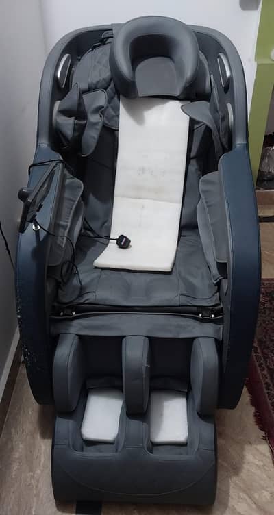 JC Buckman RefreshUs Massage Chair