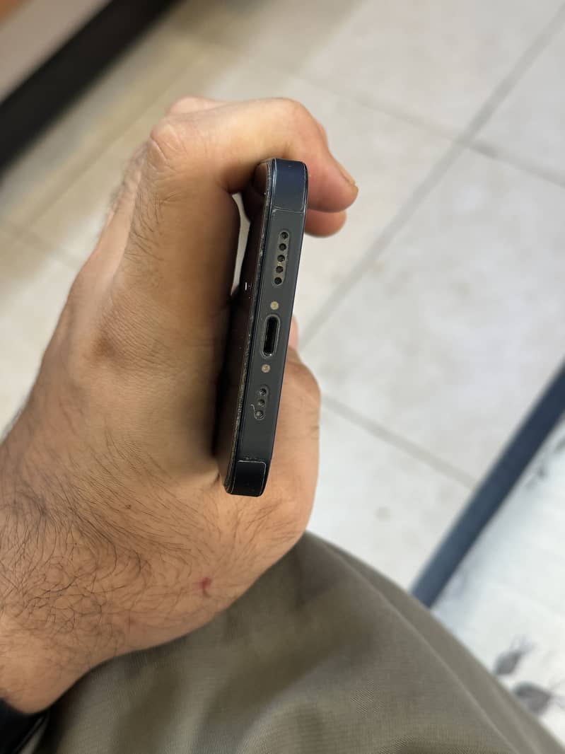 Apple iPhone 13 2