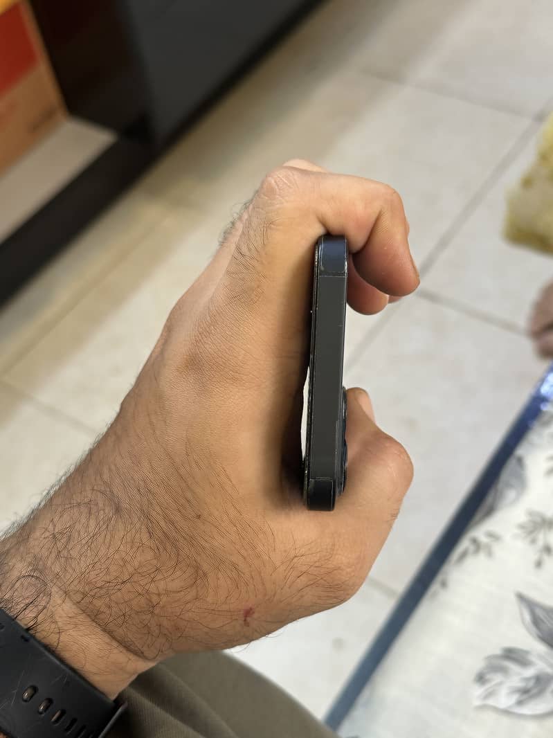 Apple iPhone 13 5