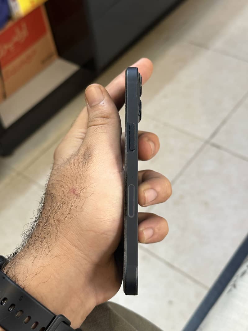 Apple iPhone 13 8