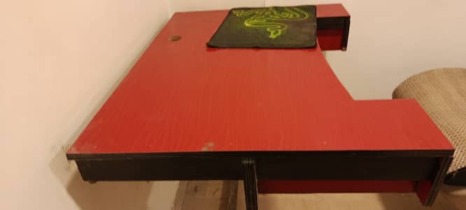 Gaming table and recline gaming chair