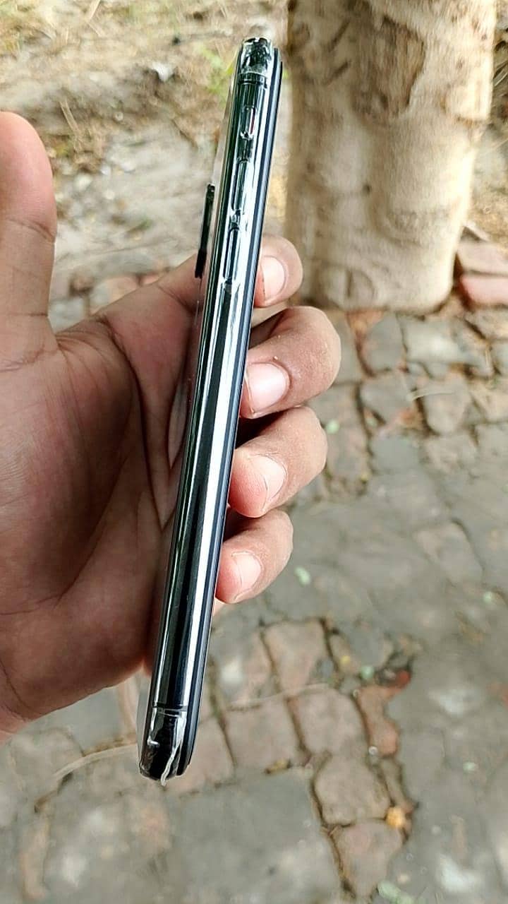 Apple iPhone X 3