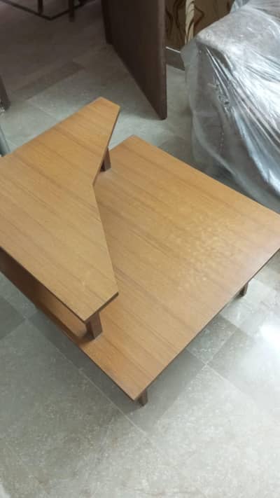 Solid Wood Corner Table for Sale (Excellent Condition)