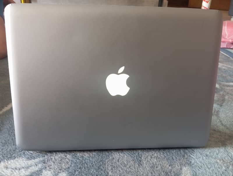 MacBook pro good condition 4