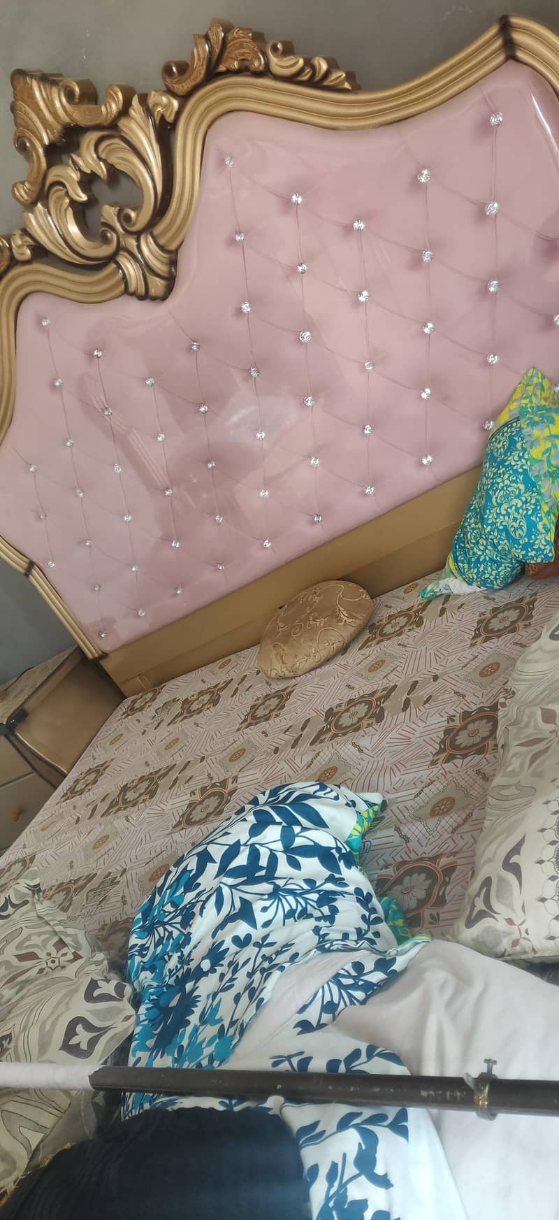 queen bed 0