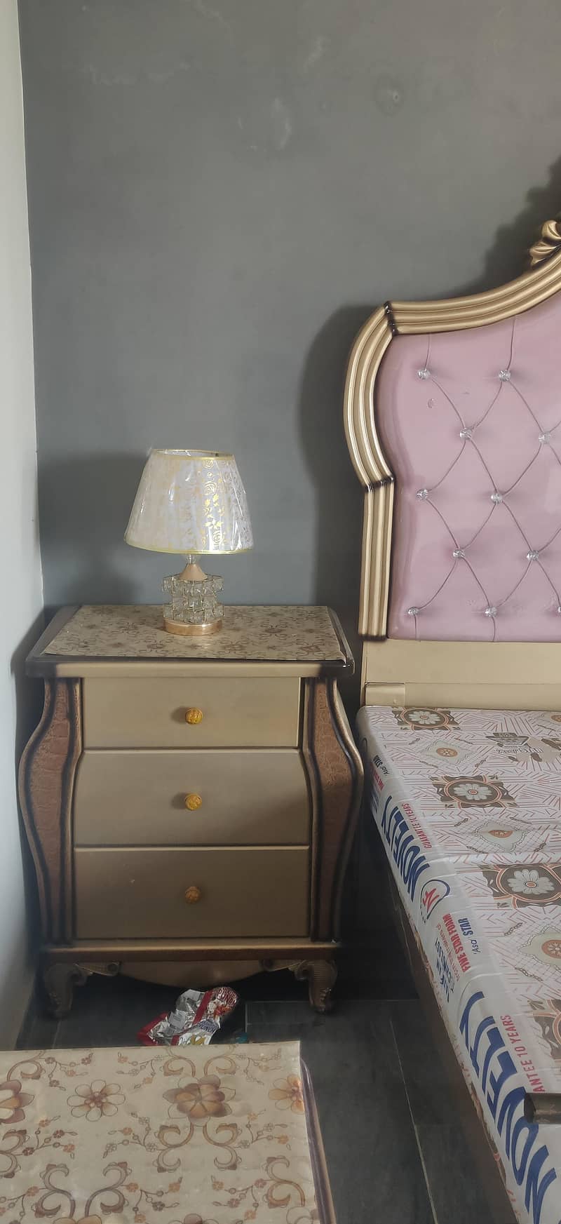 queen bed 2