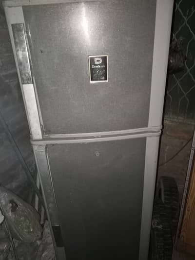 Downlance fridge Bilkul ok ha jis Bhai ko chaiye Rabta kr sakta ha