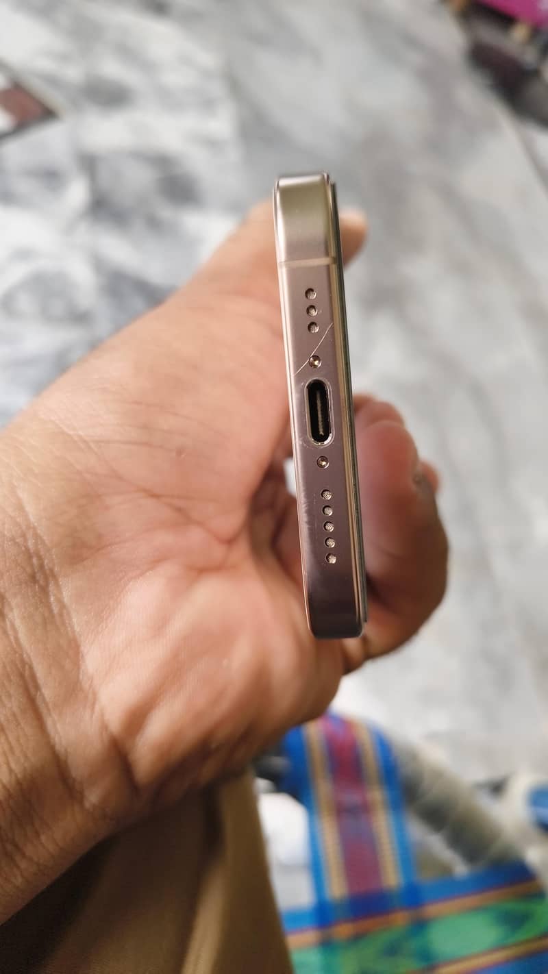 Apple iPhone 16 Pro 2