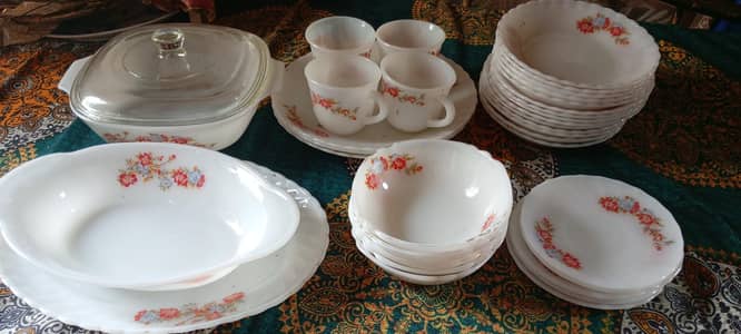 25 pcs Vintage French opal glass dinner set  and tea set