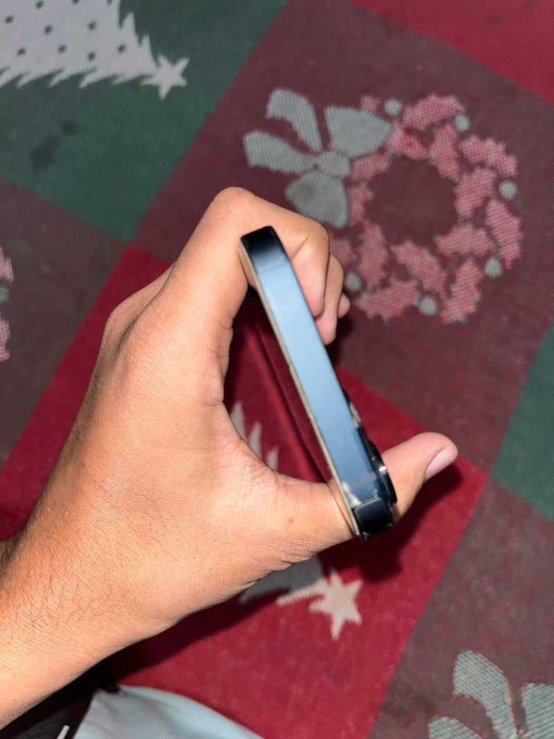 Apple iPhone 13 1