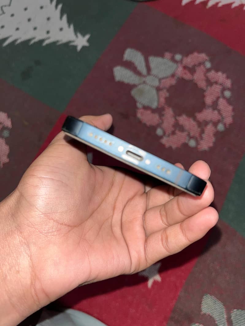 Apple iPhone 13 4