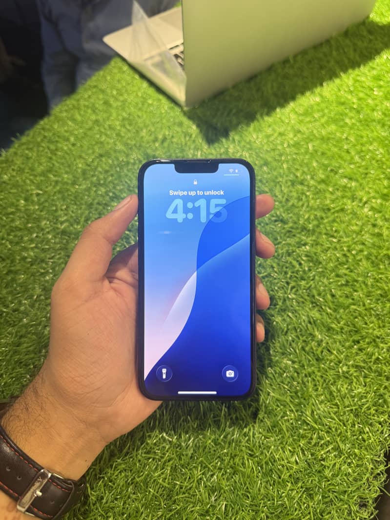 Apple iPhone 16e 1