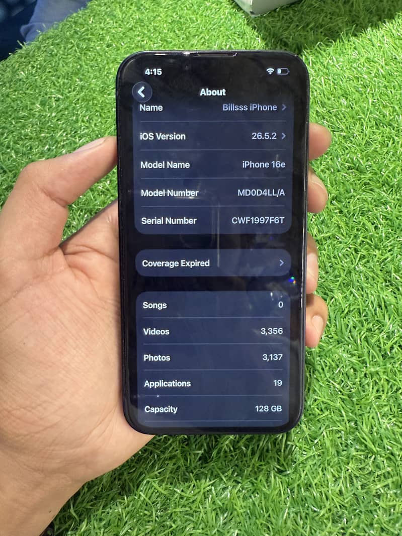 Apple iPhone 16e 4