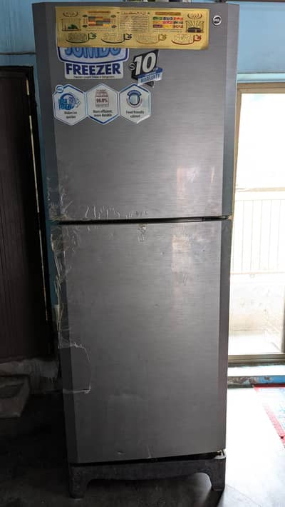 pel jumbo full size refrigerator in good condition