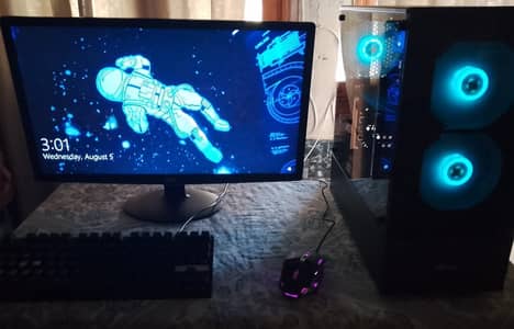 MSI RX 5500 XT 8GB Gaming Setup + Core i7 PC + 24" Monitor