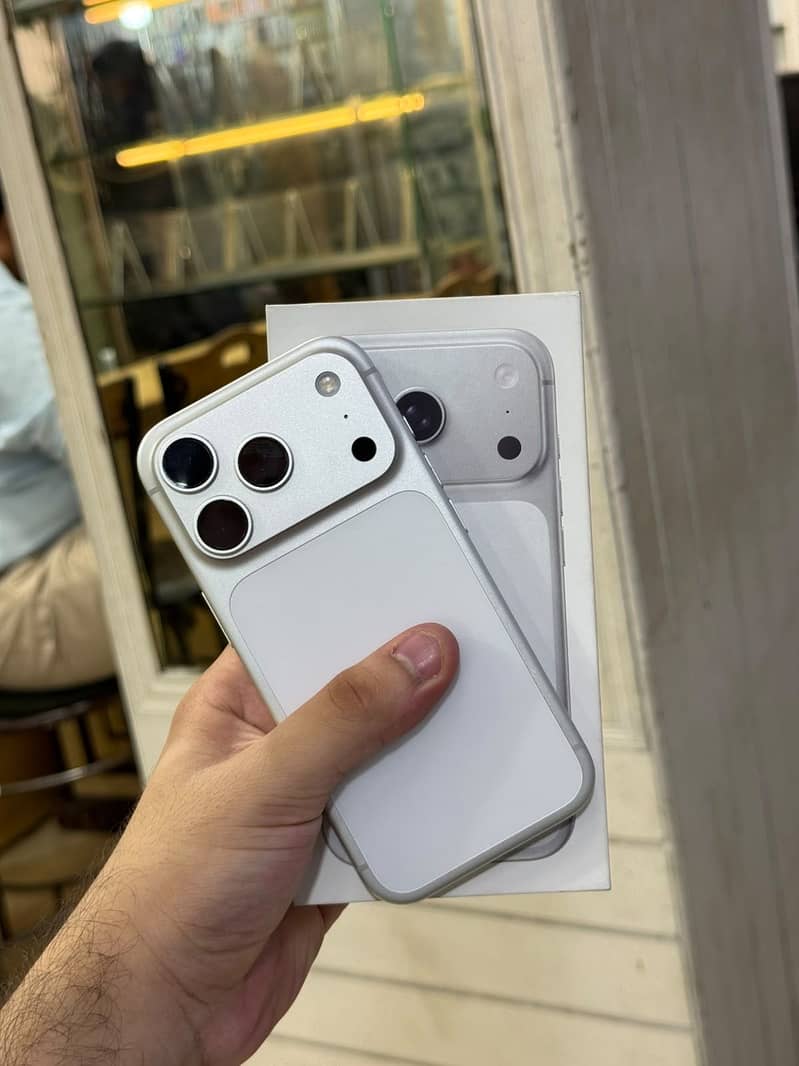 Apple iPhone 17 Pro 0