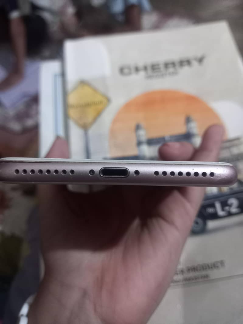 Apple iPhone 7 Plus 1