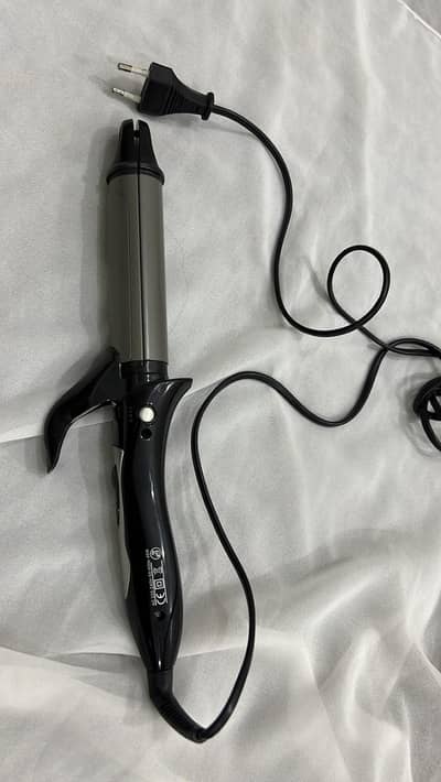 keimi hair straightener (excellent condition) barely used