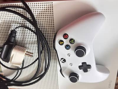 Xbox one s 500gb with 2 controllers check description