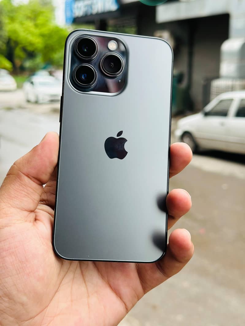 Apple iPhone 13 pro 1