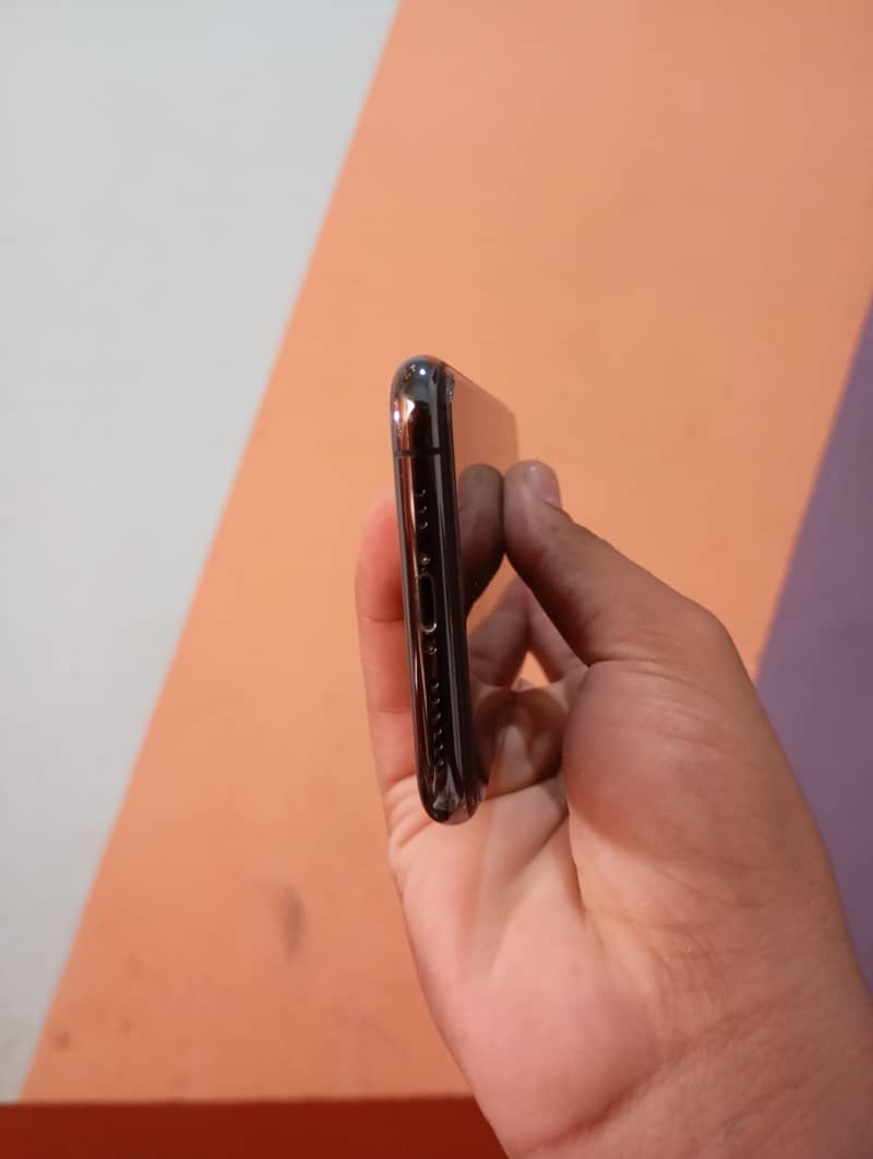 Apple iPhone 11 Pro 2