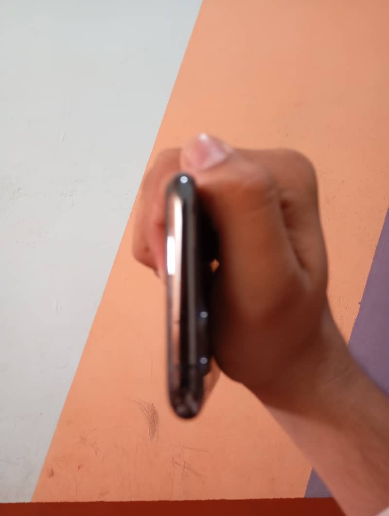 Apple iPhone 11 Pro 4