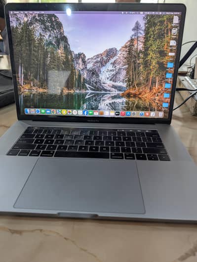 MacBook pro 15-inch 2017, Core i7, 16GB RAM, Excellent condition