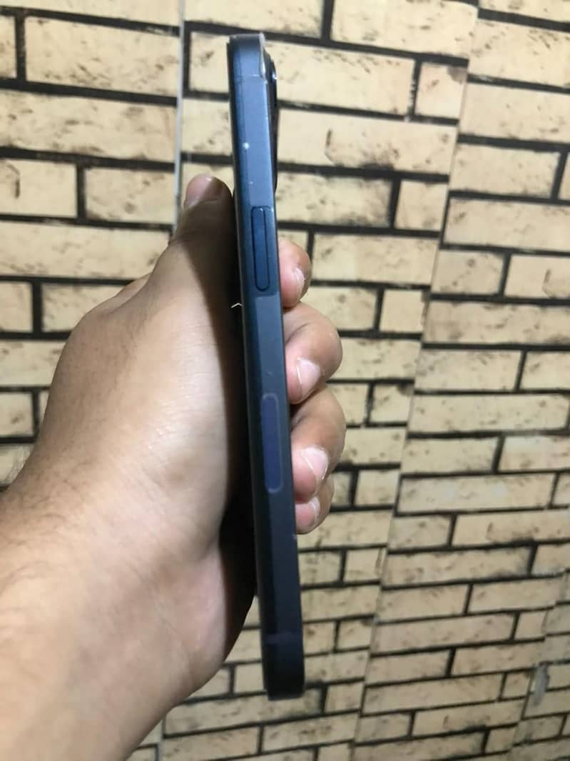 Apple iPhone 13 2