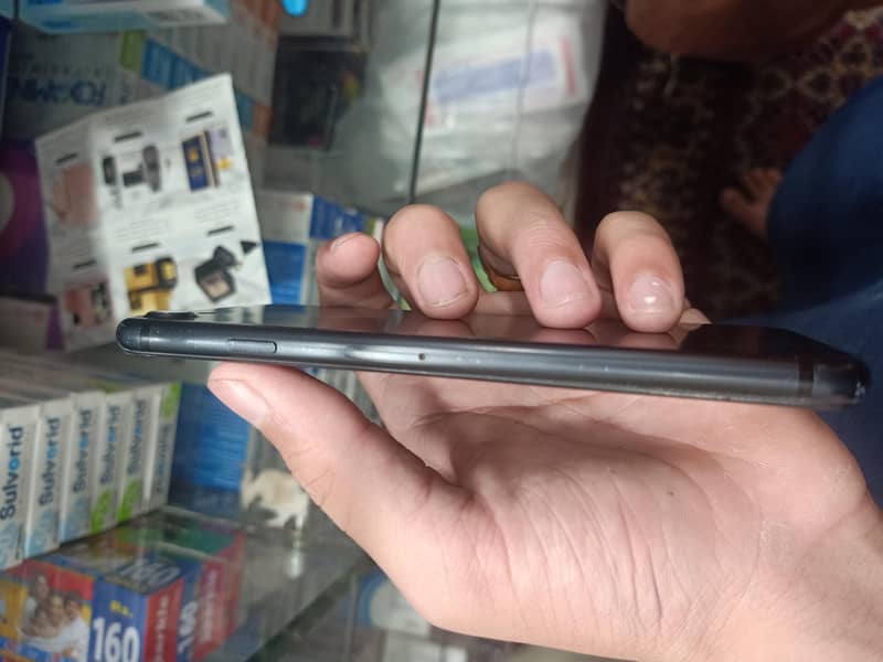 Apple iPhone 7 3